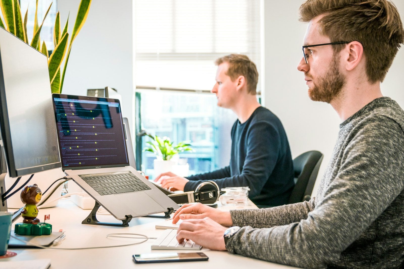 Modern alternatives to Cognism 2026 for AI-native B2B revenue teams