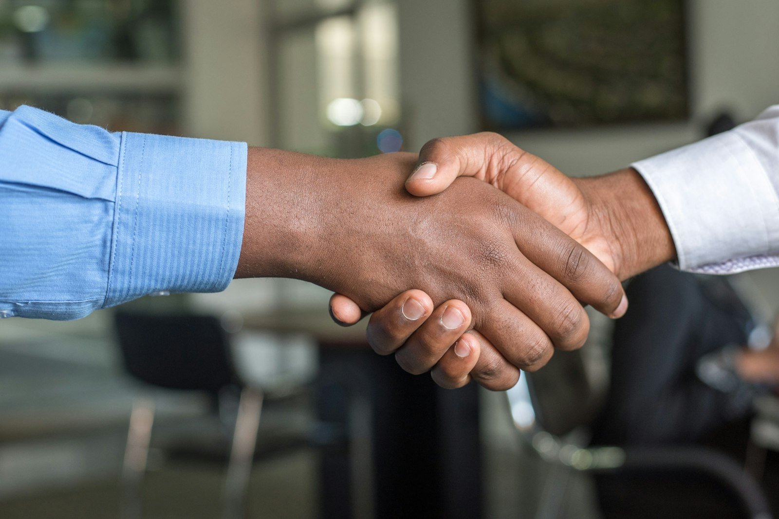 Segmenting B2B customers by replacement cycle on a decision grid