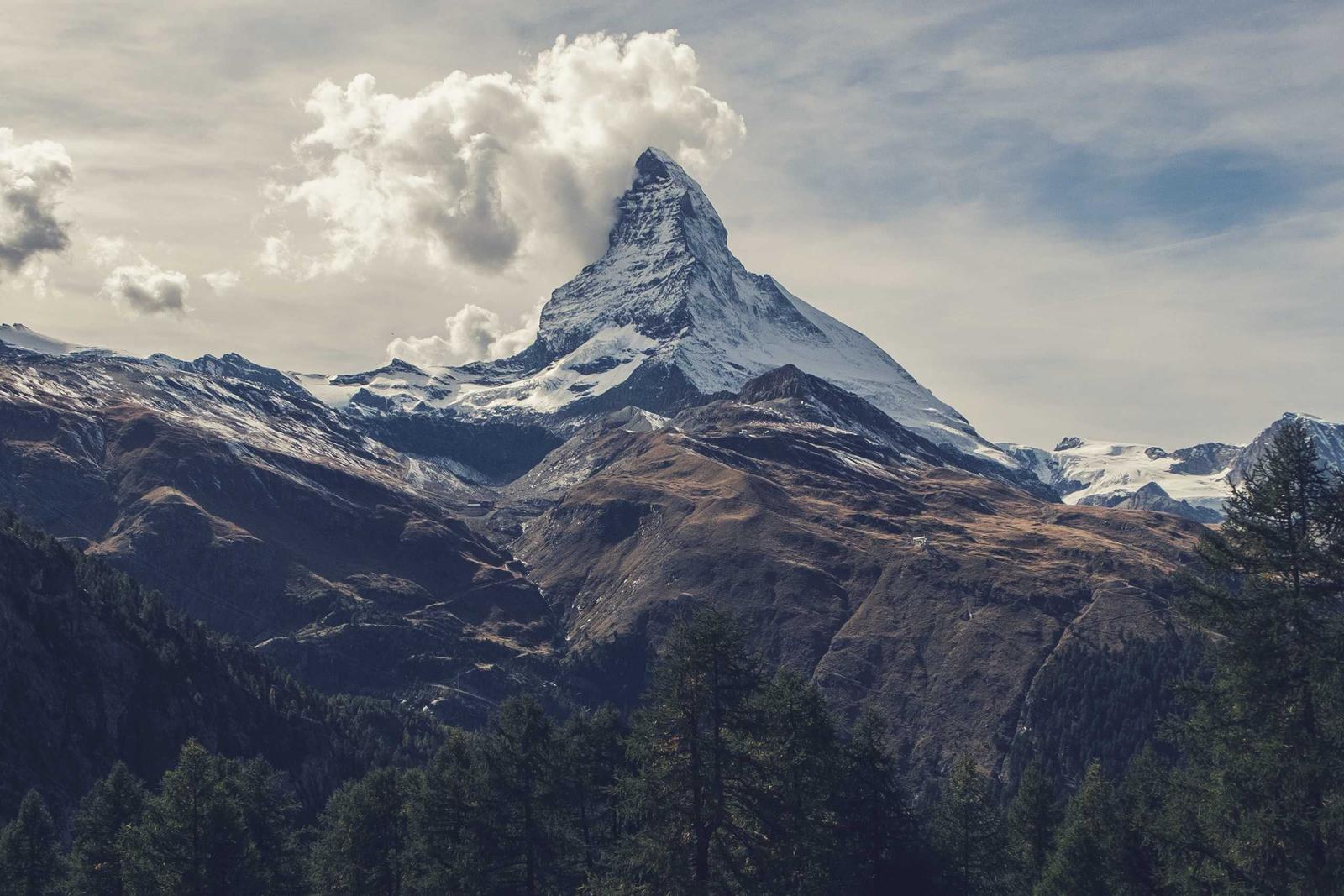ABM vs Demand Generation 2026: Account-Based vs Volume-Based Go-To-Market