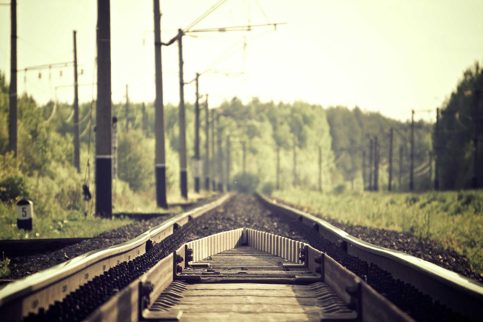 Intent Data Strategies for Canadian B2B: How to Compete with US Vendors