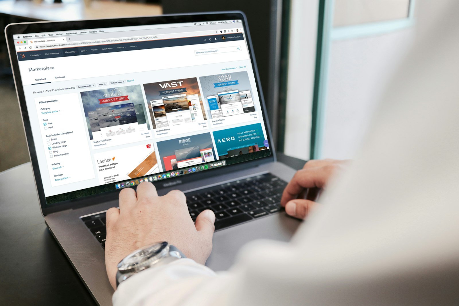How to use customer reviews to enhance the credibility of your SaaS product on the landing page