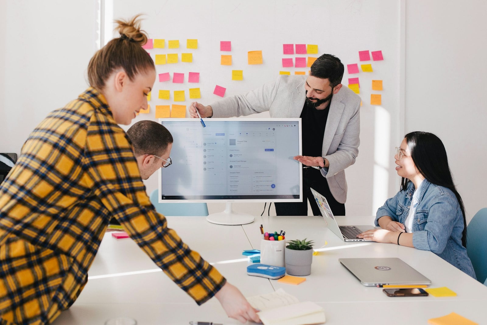 Alternativas a Warmly en 2026 para equipos B2B en LATAM