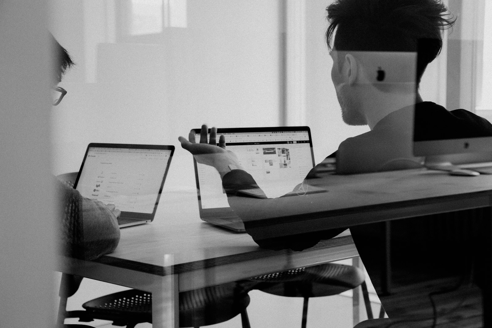 How to use customer service email addresses on your landing page